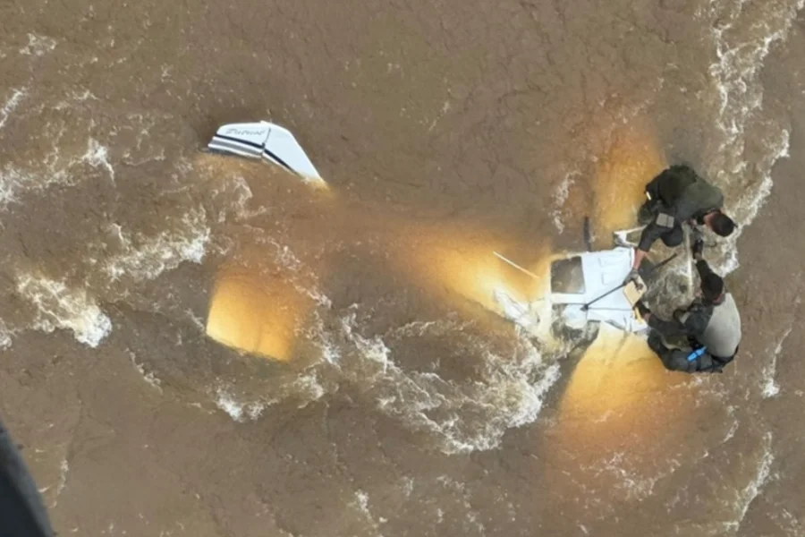 Avião afundado após interceptação da FAB e PF em Roraima carregado de skunk