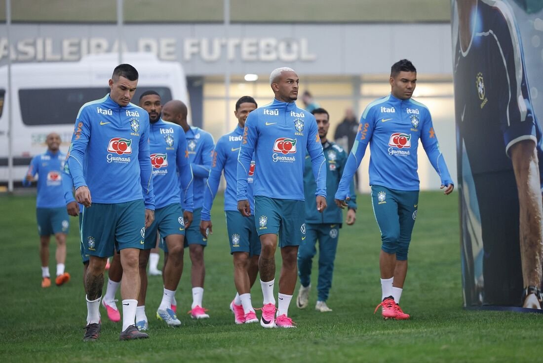 Jogadores da Seleção Brasileira em campo durante preparação para o amistoso contra o Panamá