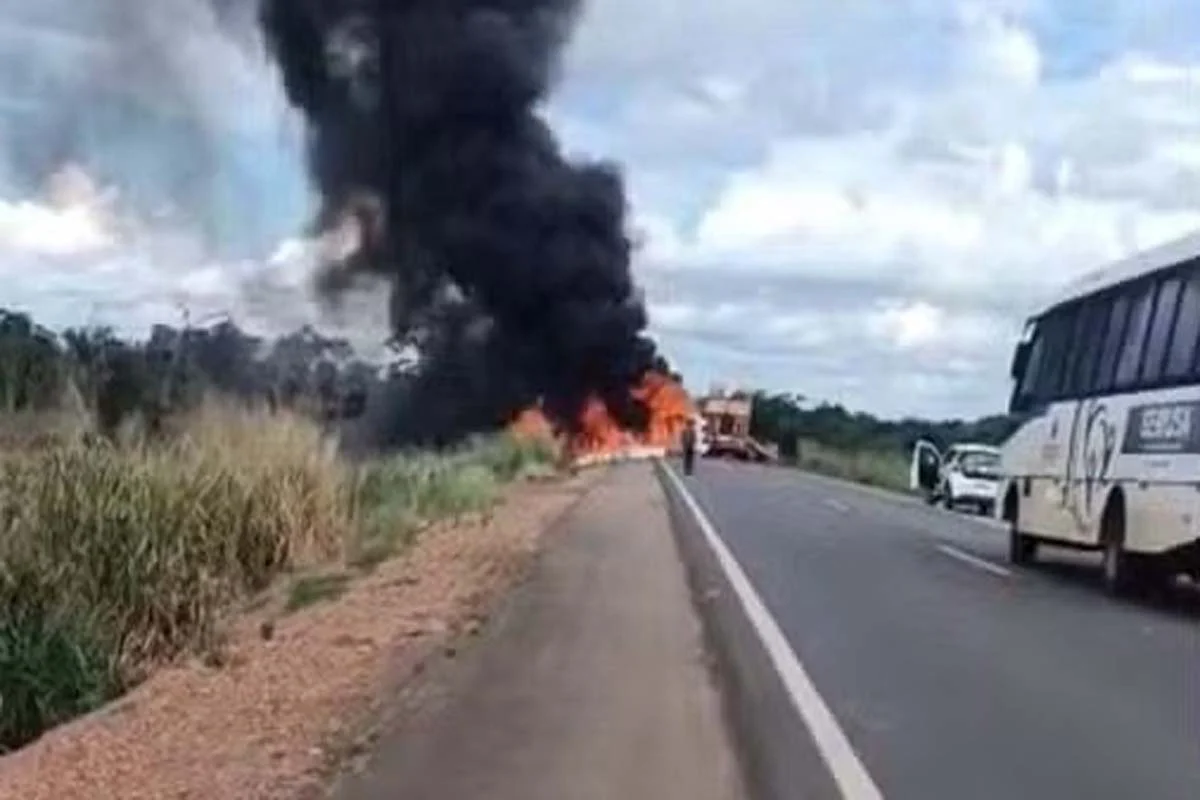 imagem do acidente com carretas na BR-364 em Rondônia