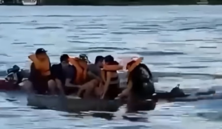 naufrágio de embarcação rabeta no rio tarumã em manaus com seis pessoas a bordo