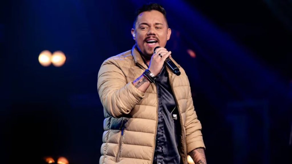 cantor sertanejo adriano muniz