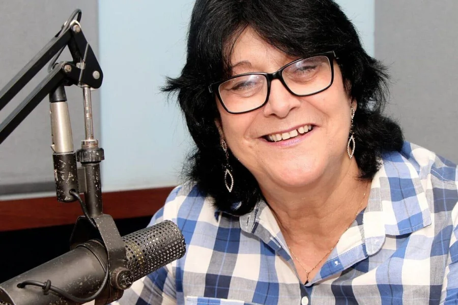 cantora sertaneja josiene em divulgação