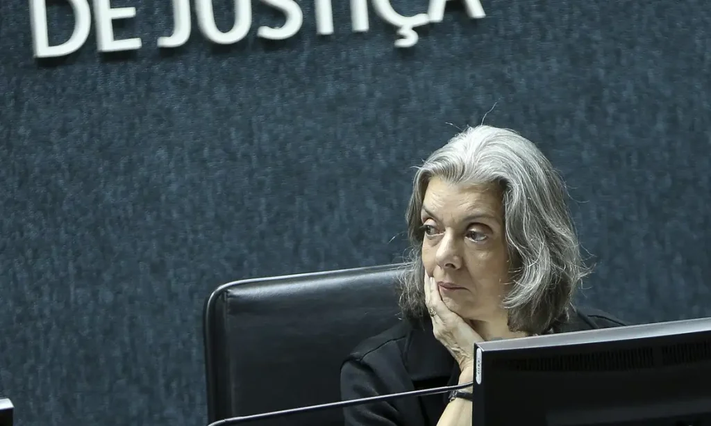 Ministra Carmen Lucia durante votação no Supremo Tribunal Federal