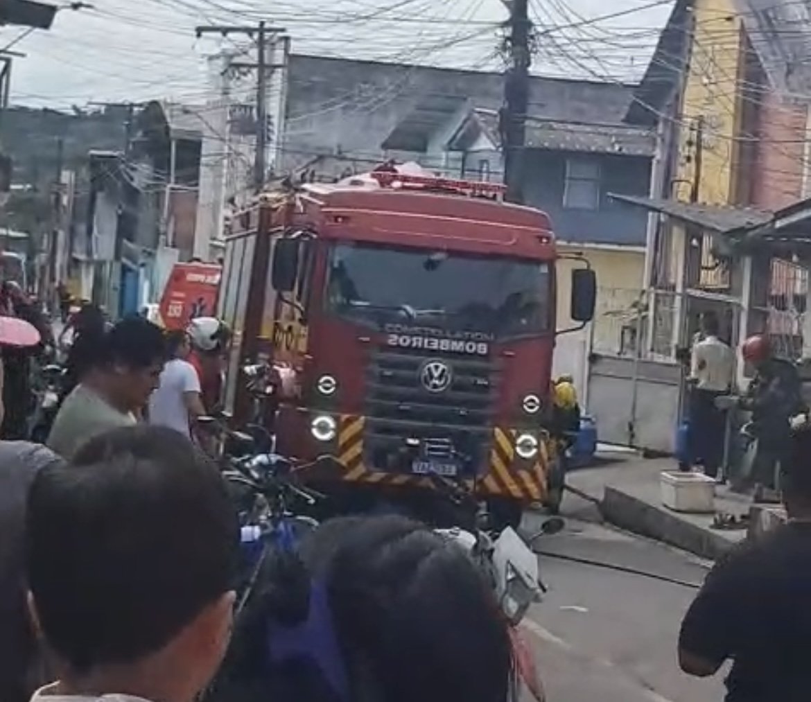 incêndio destruiu residência no bairro Coroado em Manaus