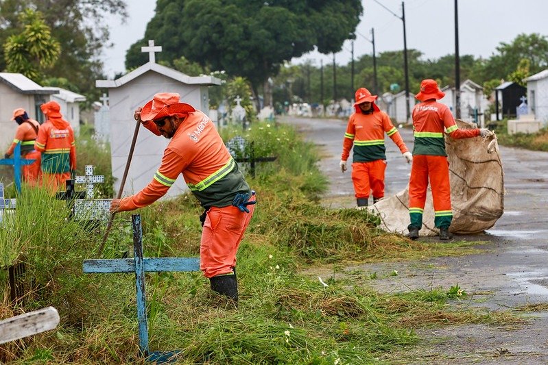 Limpeza nos cemitérios de Manaus para o Dia das Mães