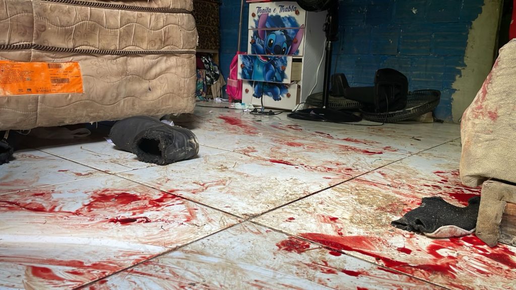cena da casa onde ocorreu feminicídio em Manaus