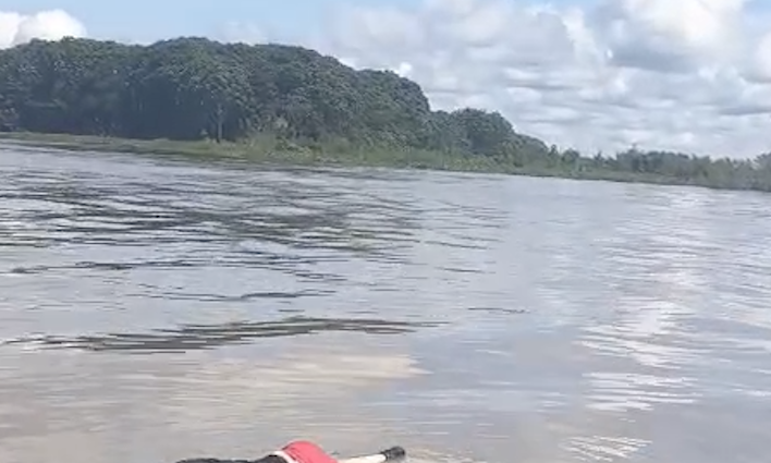 Corpo encontrado boiando no Rio Solimões com marcas de violência