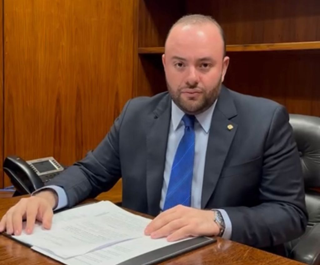 Deputado Fausto Jr denuncia ameaças em redes sociais