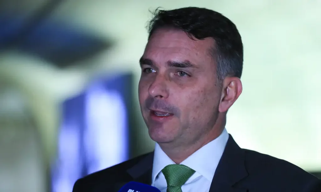 Deputados do PT, PSOL e PCdoB em coletiva para discutir investigação de relação entre Flávio Bolsonaro e Daniel Vorcaro