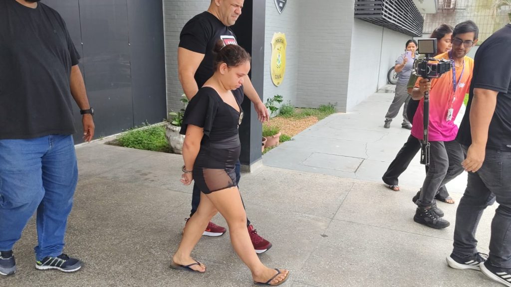 Amanda Souza e Karoline Lopes em disputas amorosas