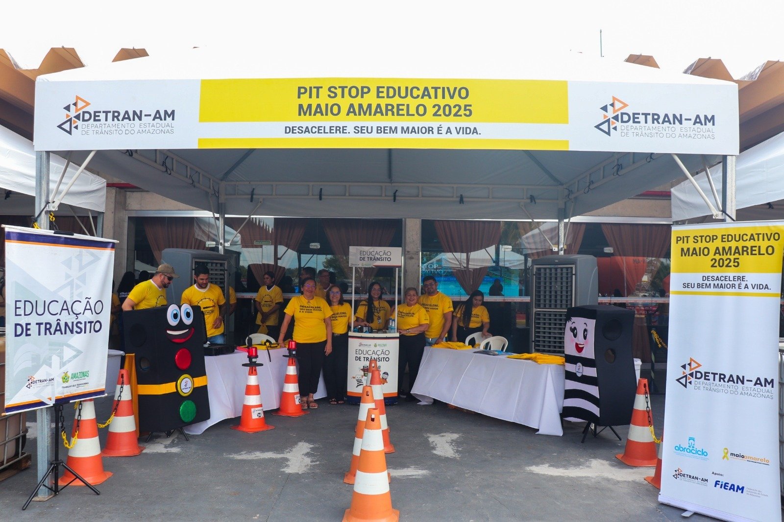 Pit Stop Educativo do Maio Amarelo em Manaus com palestras e serviços gratuitos