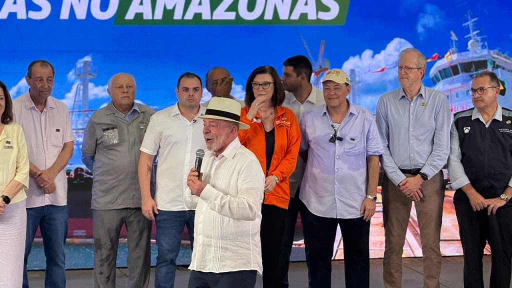 Lula da Silva durante discurso em Manaus sobre a refinaria da amazônia