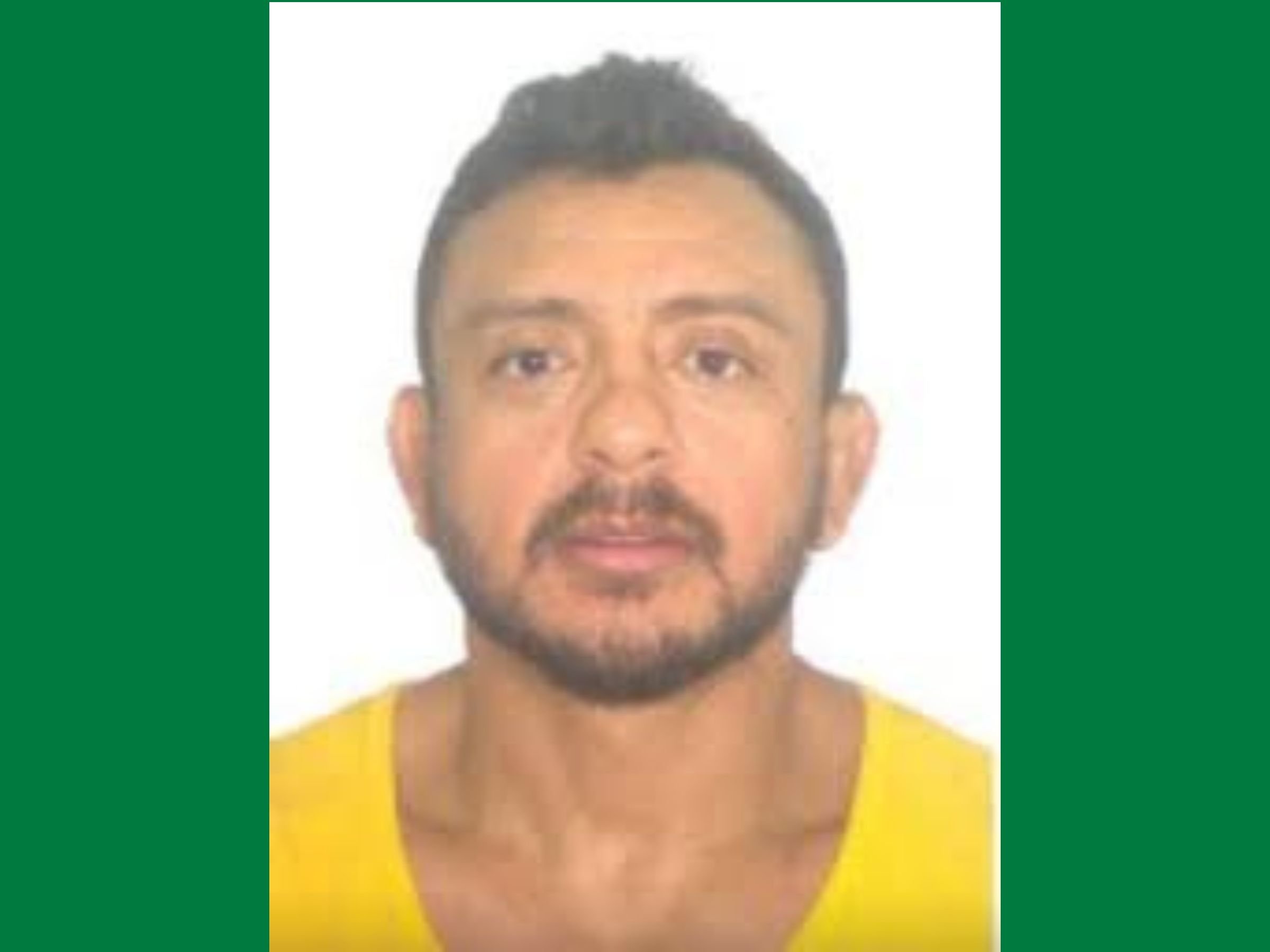 Cartaz de busca da Polícia Civil do Amazonas pelo treinador de jiu-jitsu Carlos Vieira Holanda.