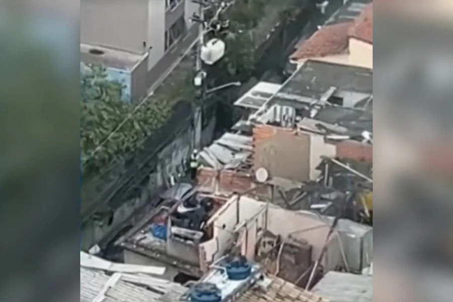 explosão de gás e incêndio em casas no bairro Jaguaré, São Paulo