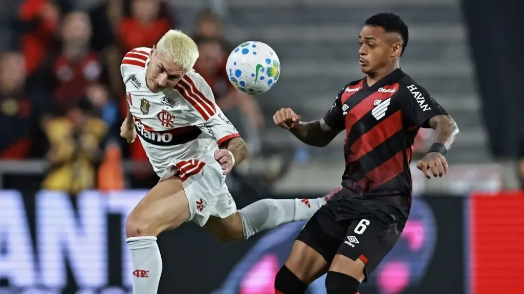 Flamengo e Athletico-PR empatam em partida pelo Campeonato Brasileiro na Arena da Baixada