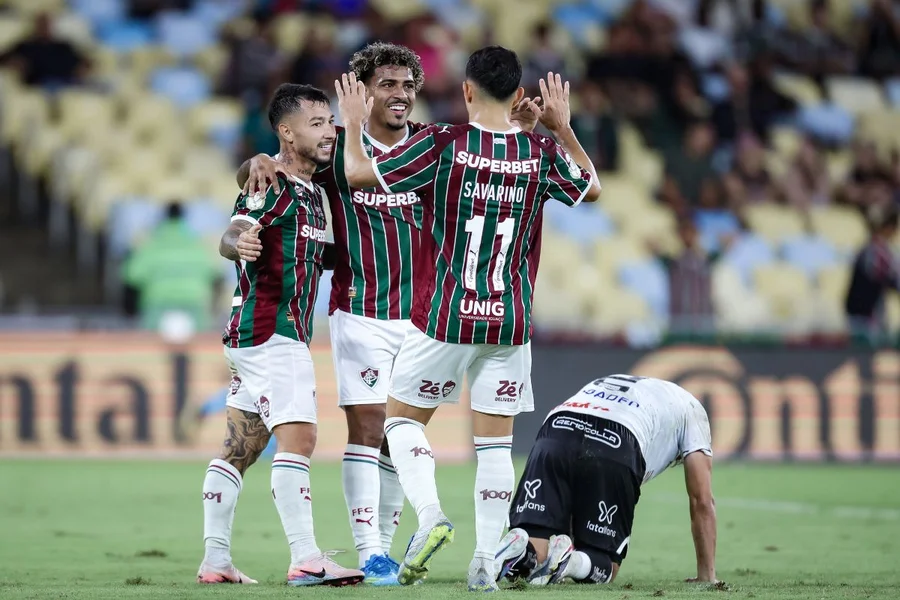 Foto do Fluminense em ação durante a vitória contra o Bolívar