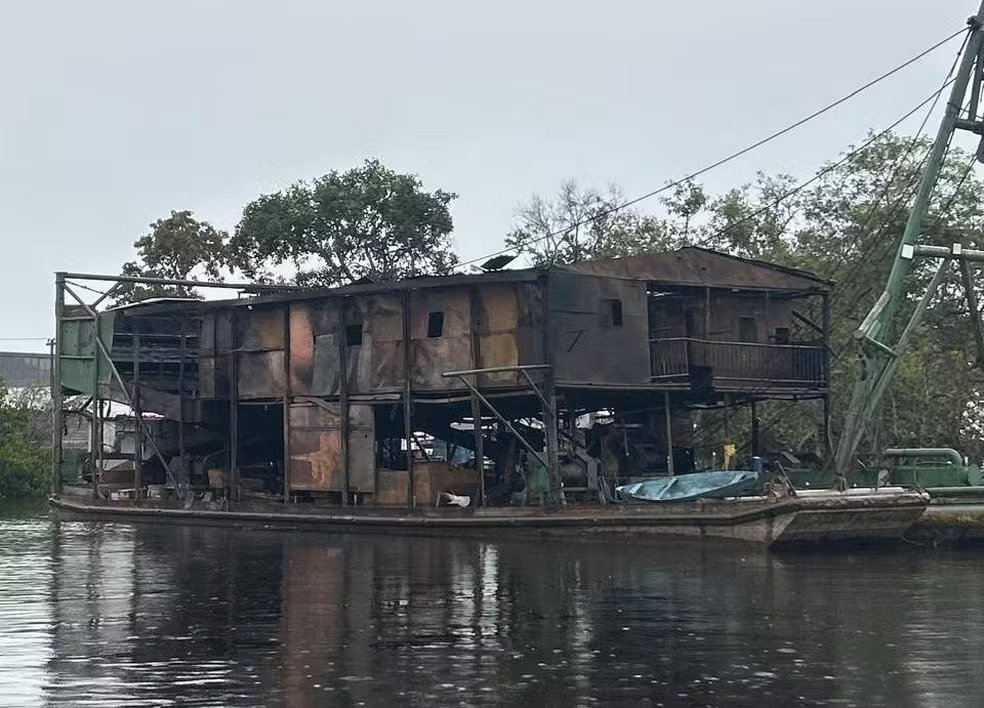 Dragas destruídas durante operação no Amazonas