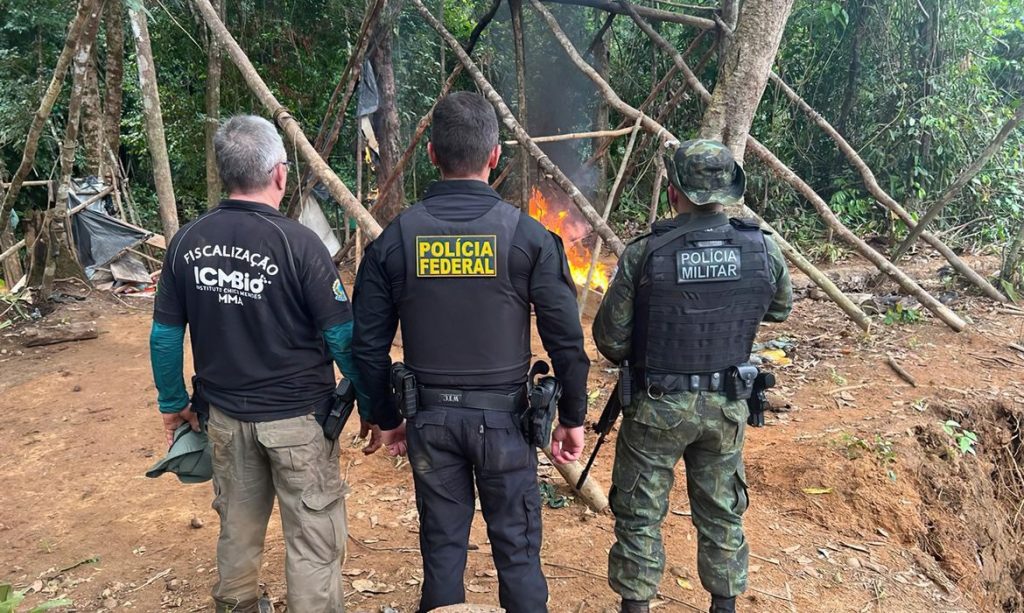 Operação contra garimpos ilegais na Amazônia