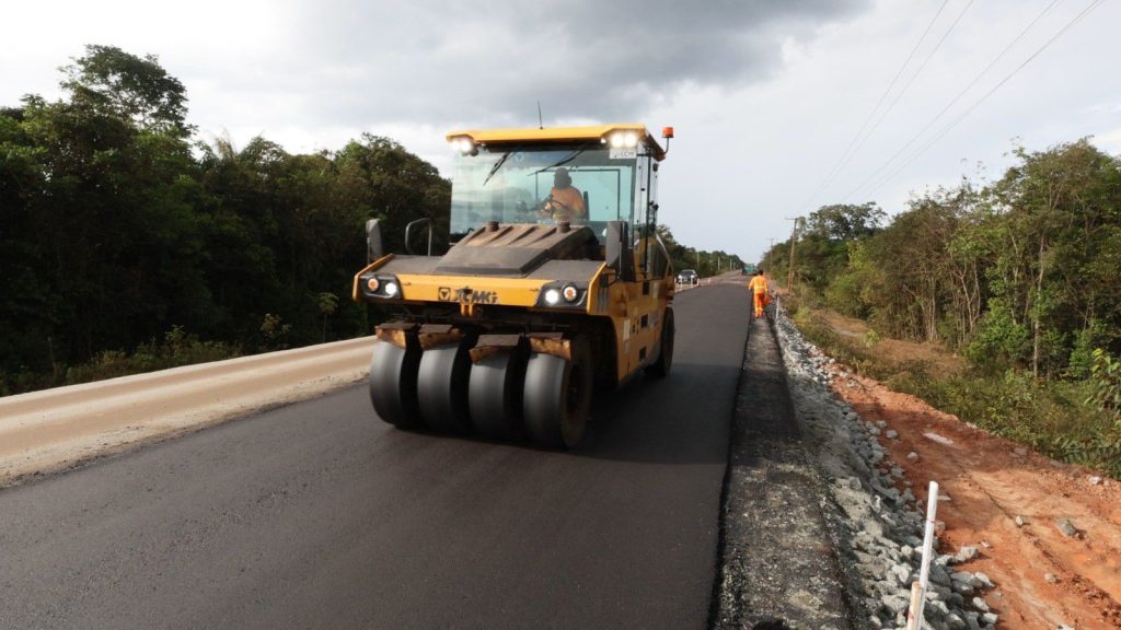 imagem da obra de recuperação da BR-319 no Amazonas