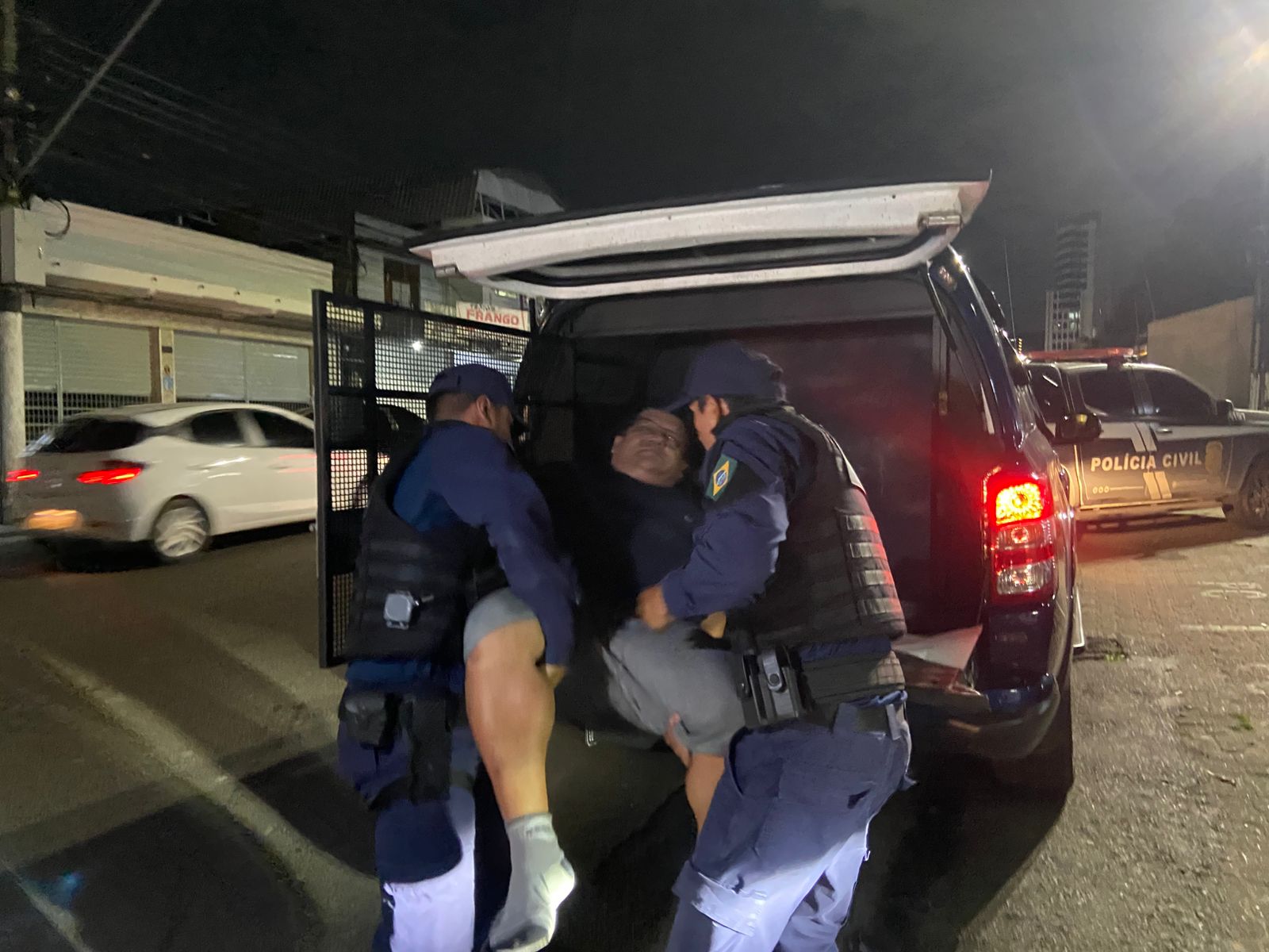Homem preso acusado de importunação sexual dentro de ônibus em Manaus