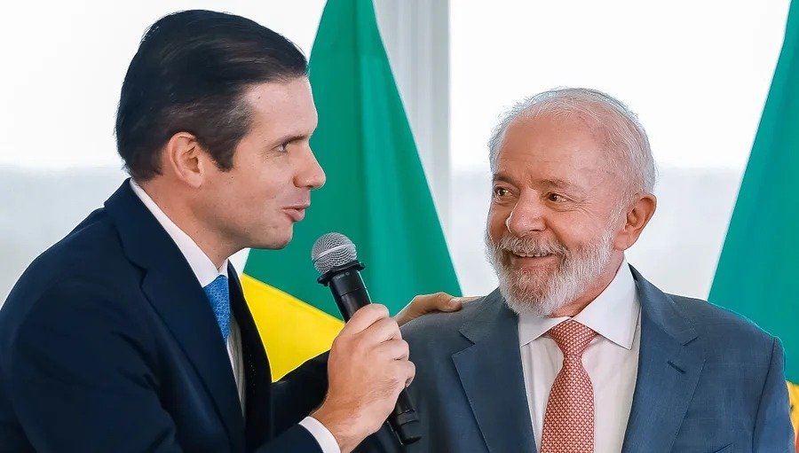 foto de hugo motta durante reunião