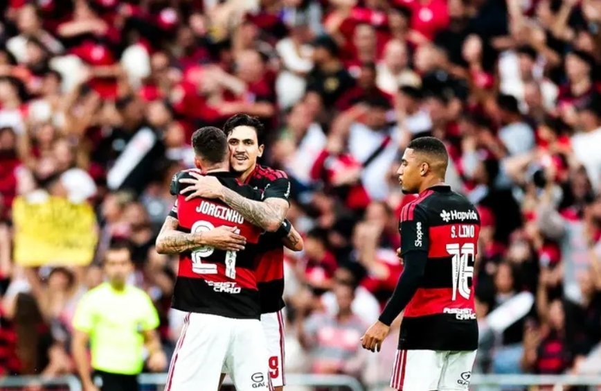 Flamengo e Vasco em partida emocionante no Maracanã