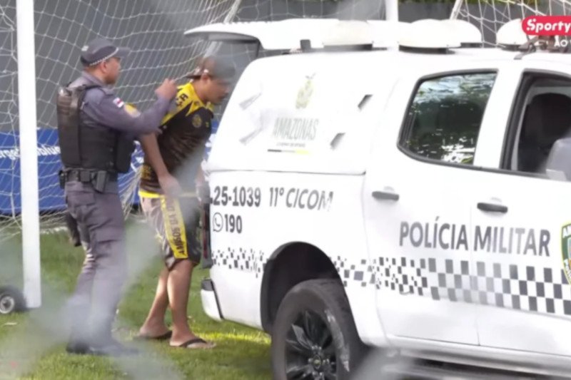 Torcedor detido por injúria racial no estádio Carlos Zamith