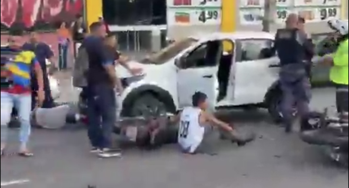 acidente envolvendo motos e carro na zona leste de manaus