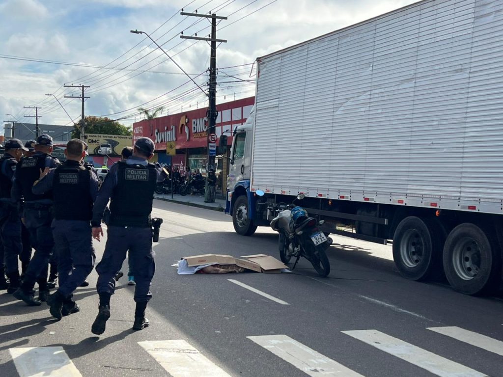 Acidente envolvendo motocicleta e idosa na Avenida Grande Circular, Manaus