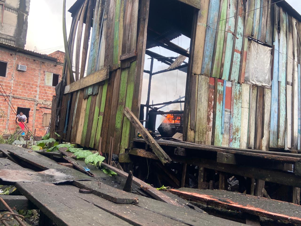 incêndio no bairro são jorge em manaus