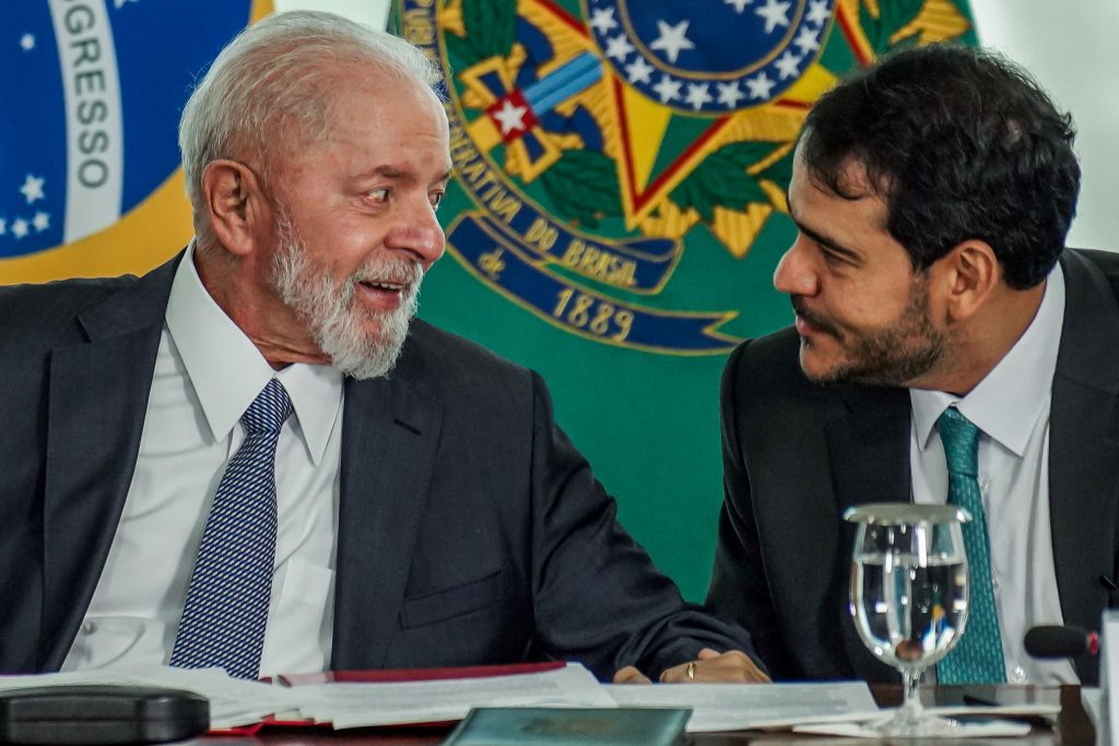Foto de Jorge Messias com o presidente Lula