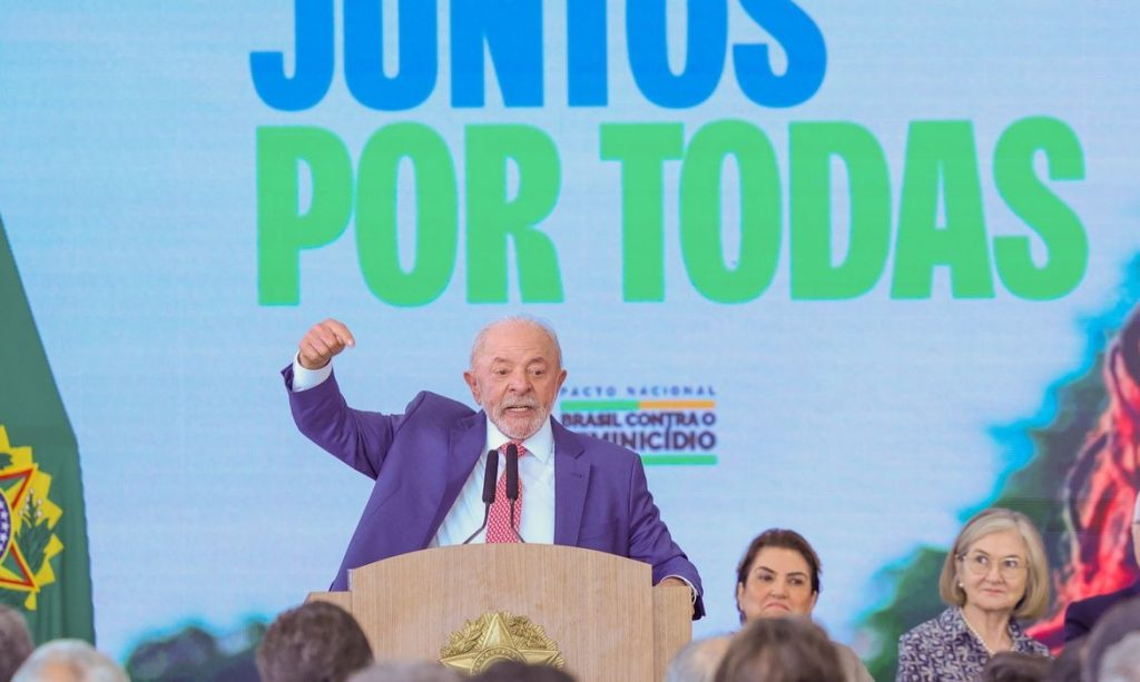 Decretos de Lula ampliam fiscalização sobre redes sociais e protegem mulheres contra violência digital