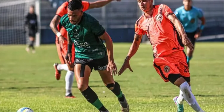 imagem do manauara e manaús se enfrentando no estádio da colina