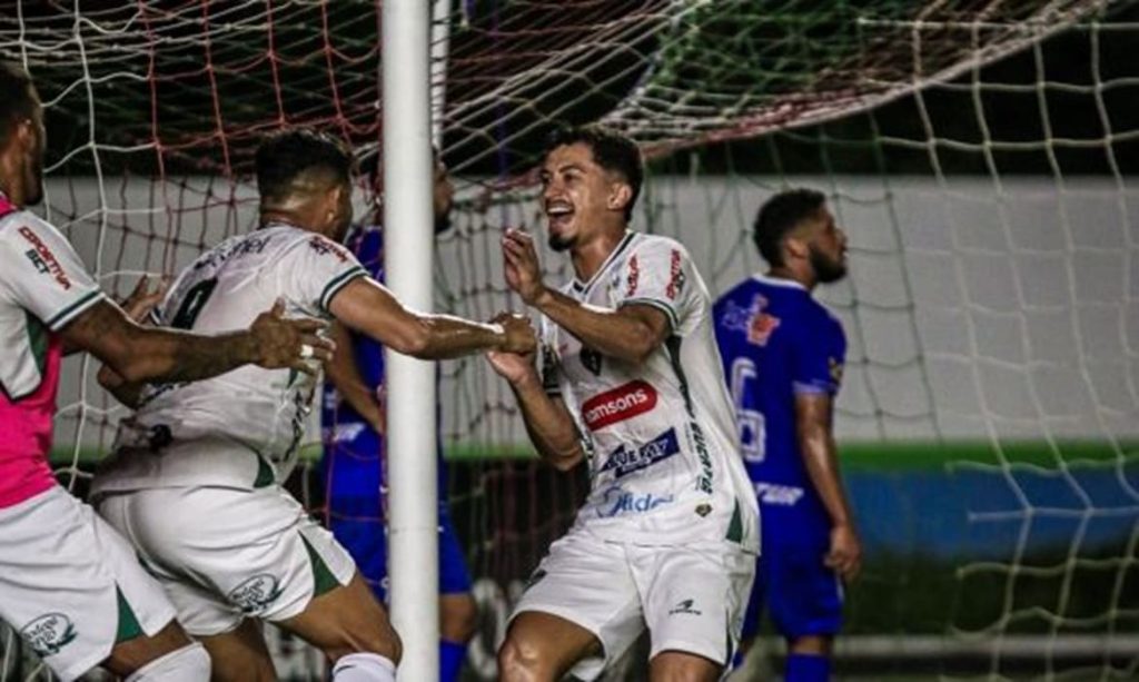 Jogadores do Manaus FC comemoram a vitória contra o São Raimundo-RR na Série D do Brasileirão