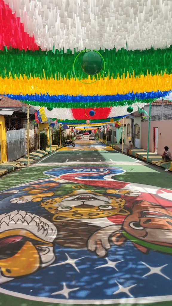 Preparativos na Rua 25 em Manaus para a Copa do Mundo de 2026