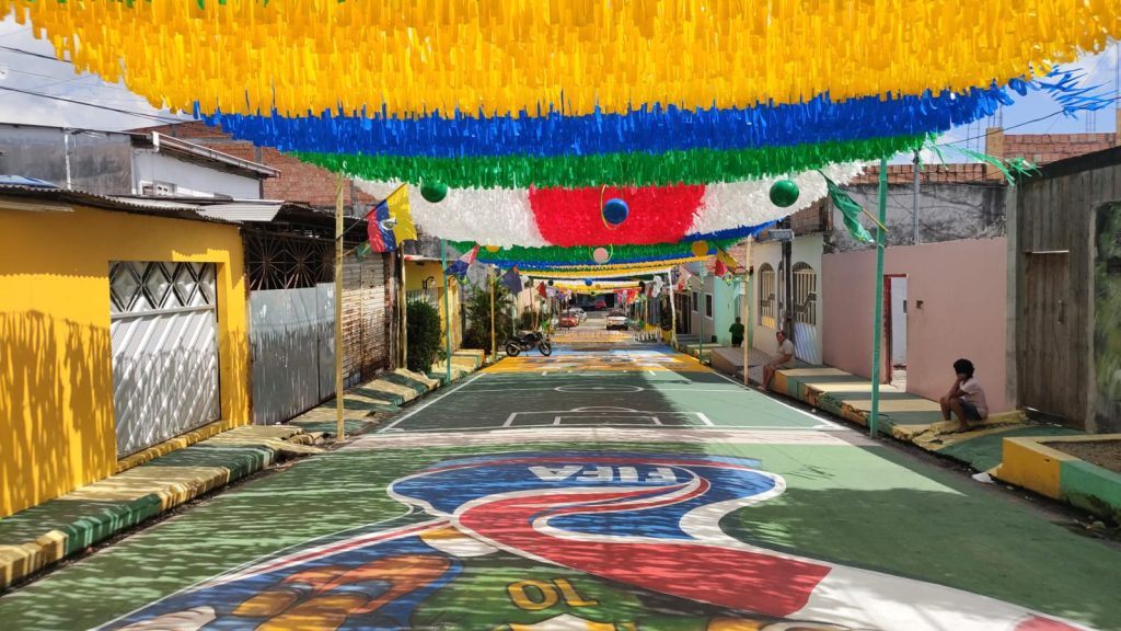 Preparativos na Rua 25 em Manaus para a Copa do Mundo de 2026