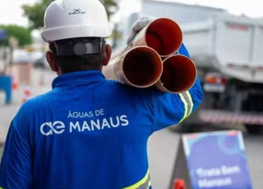 Foto da interdição na Avenida Coronel Teixeira em Manaus