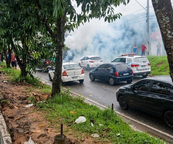 Incêndio em veículo de venda de ovos na zona oeste de Manaus
