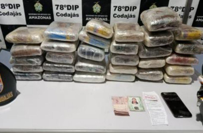 Mulher presa com tabletes de skunk no Porto de Codajás