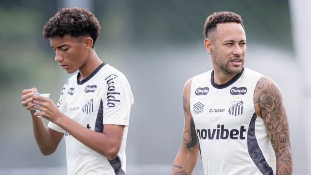 Neymar Jr. e Robinho Jr. durante treino do Santos FC