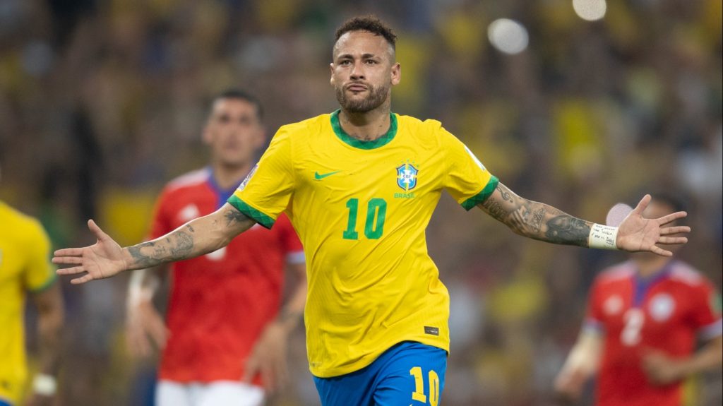 Neymar em tratamento por lesão muscular na panturrilha