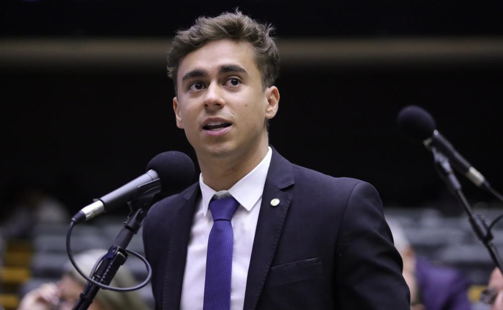 Deputado Nikolas Ferreira discute homeschooling e decisões judiciais