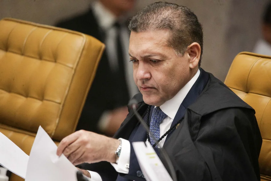 Ministro Nunes Marques durante sessão do TSE
