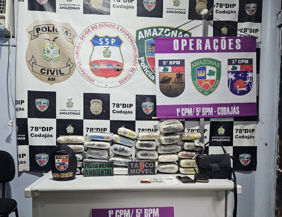 Foto de apreensão de 30 quilos de maconha skunk em Codajás