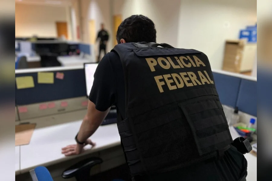 Polícia Federal durante operação Compliance Zero