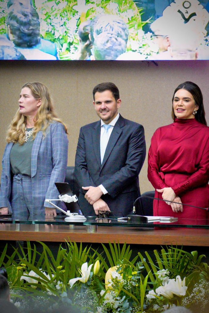 Foto de Renato Junior e Roberto Cidade durante cerimônia de posse