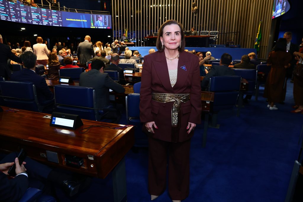 Yara Lins durante a promulgação da PEC da Essencialidade em Brasília