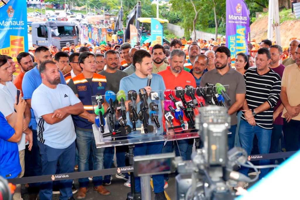 prefeito renato junior pede apoio ao governador roberto cidade durante operacao tapa-buracos em manaus