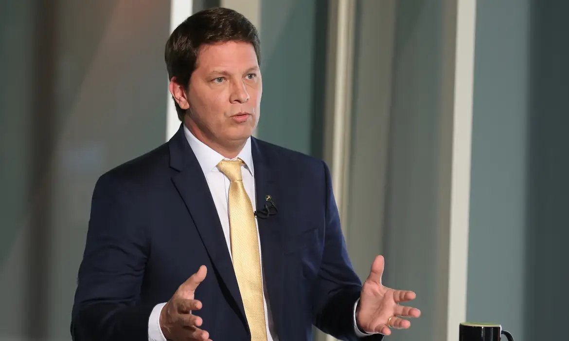 STF tenta notificar Mario Frias sobre processo relacionado a filme de Jair Bolsonaro