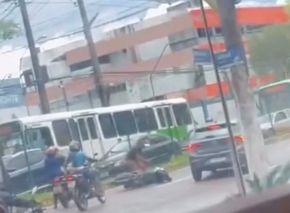 Imagem da perseguição e acidente na Avenida Djalma Batista em Manaus